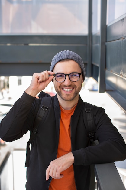 Free photo front view smiley man posing