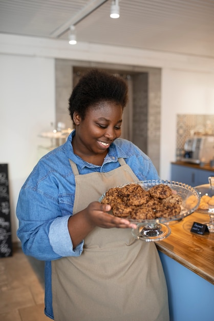 Free photo front view smiley woman holding cookies