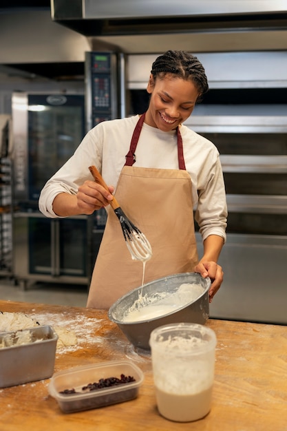 Free photo front view smiley woman preparing dough