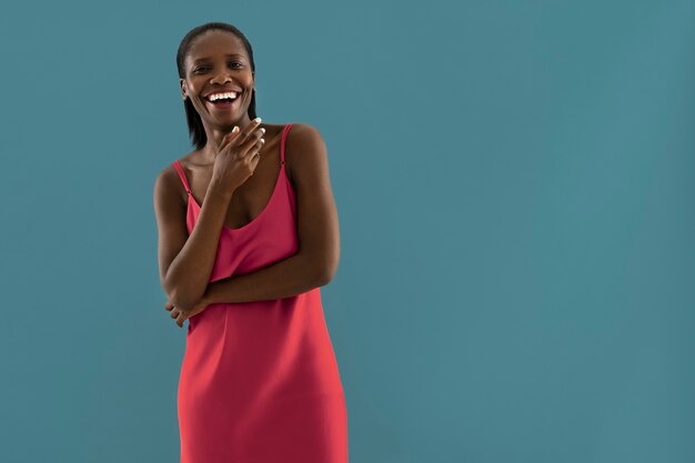 Free photo front view smiley woman in red dress