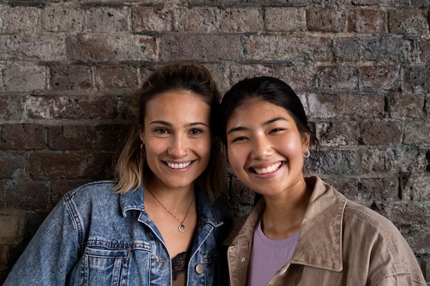 Free photo front view smiley women posing