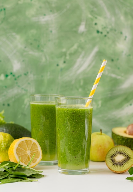 Front view smoothie glasses with lemon and kiwi