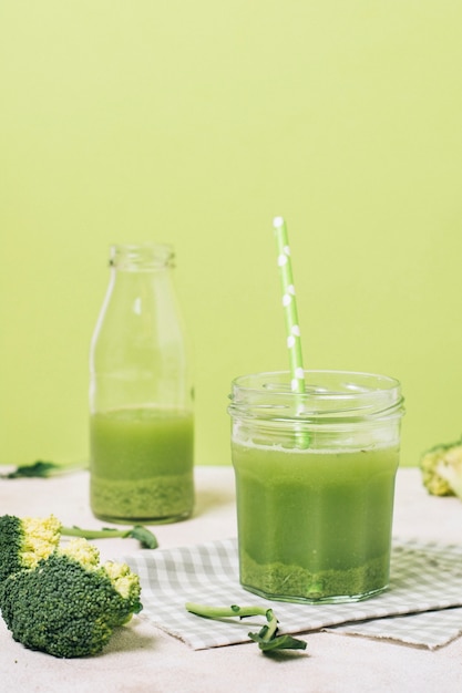 Free photo front view smoothie with broccoli