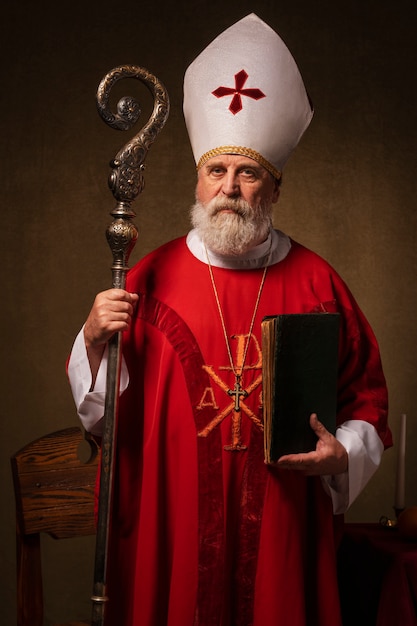 Free photo front view st nicholas holding book