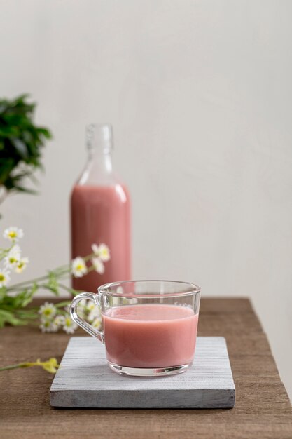 Free photo front view strawberry smoothie on table