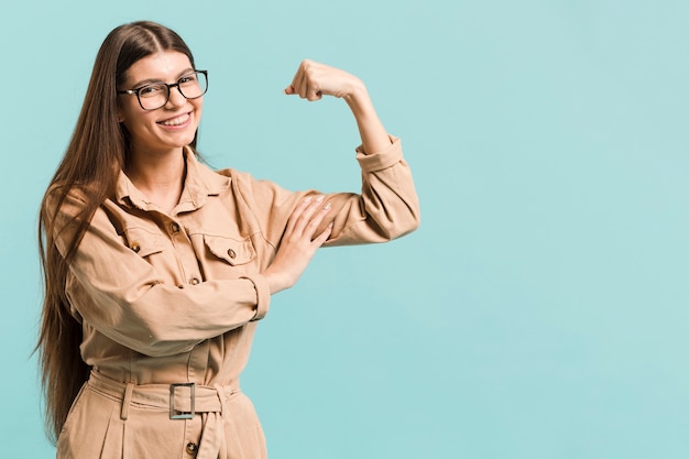 Free photo front view strong woman in studio