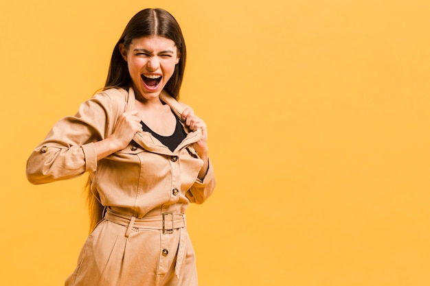 Free photo front view strong woman in studio