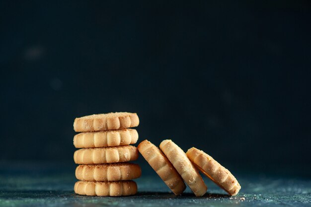 Free photo front view sweet cookies on dark blue surface