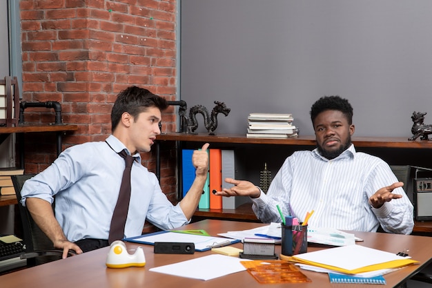 Free photo front view two business managers working in office