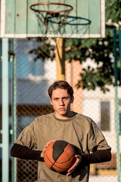 Free photo front view urban basketball player