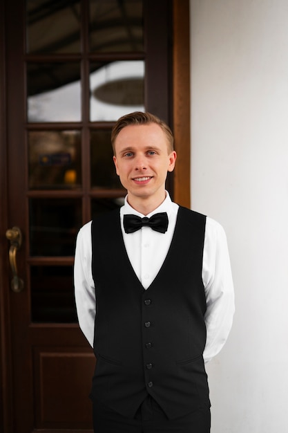 Free photo front view valet in suit working