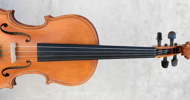 Вид спереди на скрипке