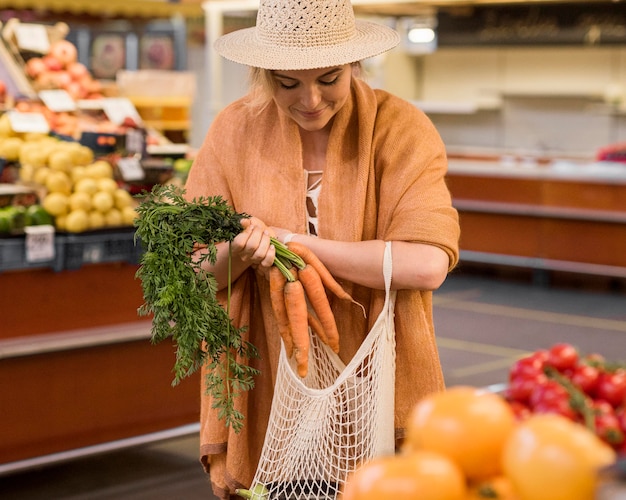 Free photo front view woman buying parsley