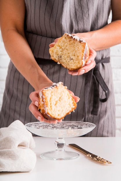 Front view woman holding pound cake