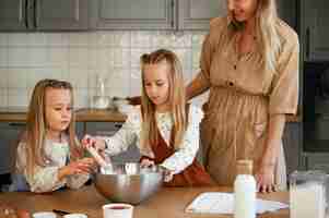 Free photo front view woman looking at girls cook