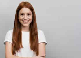 Free photo front view woman posing in studio