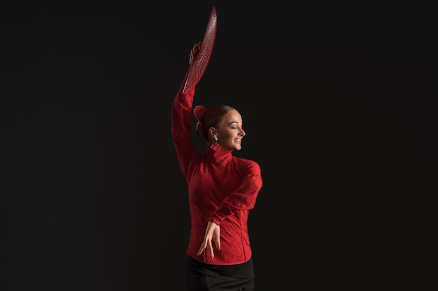 Free photo front view woman posing in studio