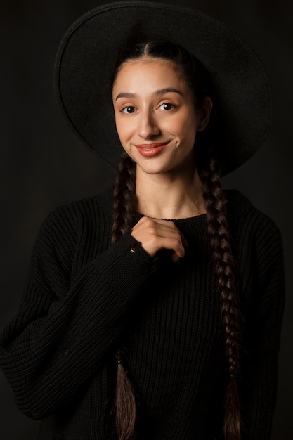 Free photo front view woman posing with black outfit