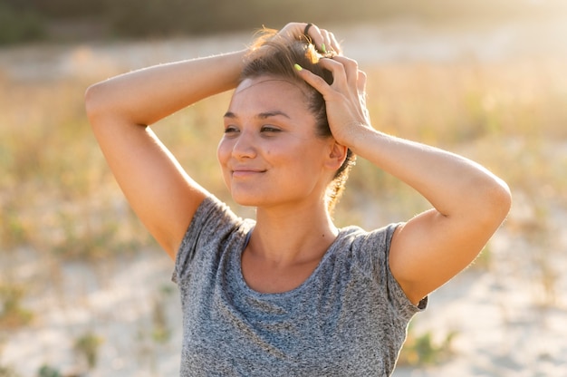 Free photo front view of woman training on the beach