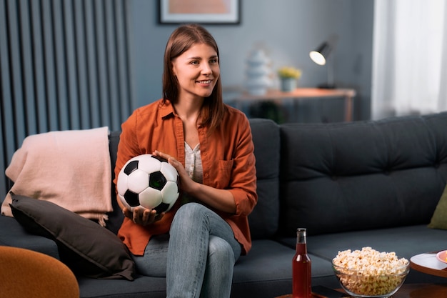 Free photo front view woman watching sports