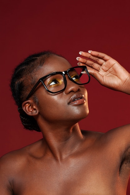 Front view woman wearing glasses