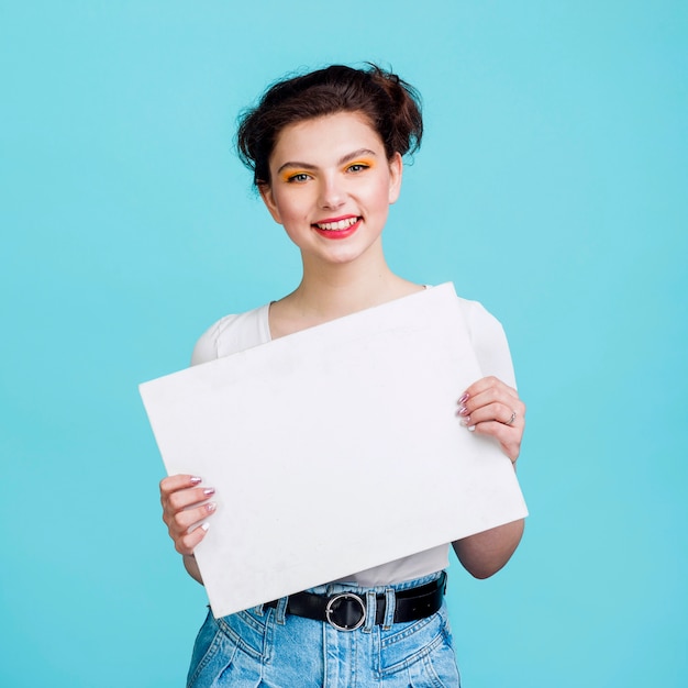 Free photo front view of woman with copy space