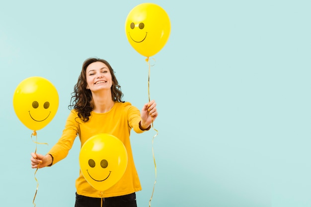 Free photo front view of woman with copy space