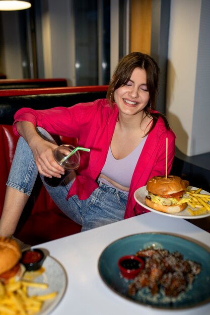 Free photo front view woman with delicious burger