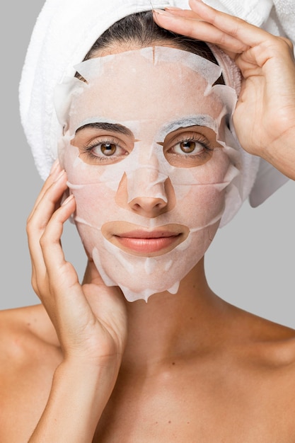 Free photo front view woman with face beauty mask