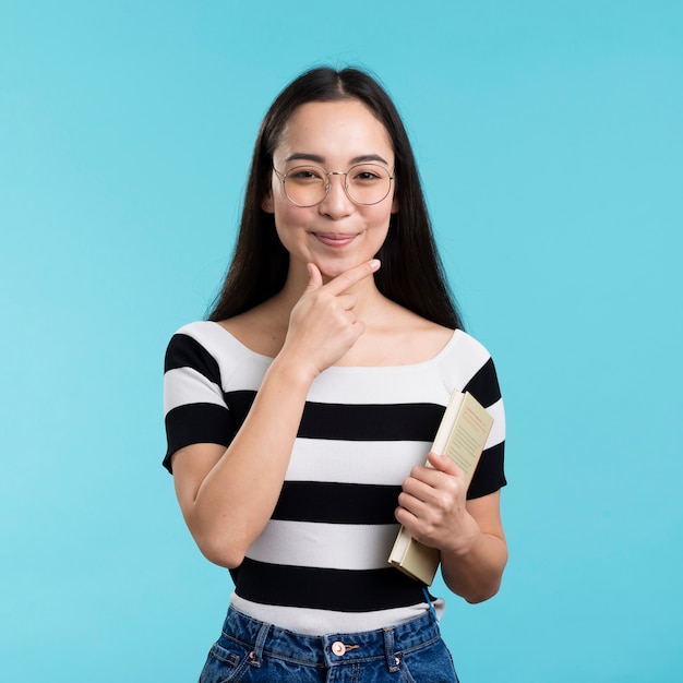 Free photo front view woman with glasses holding book