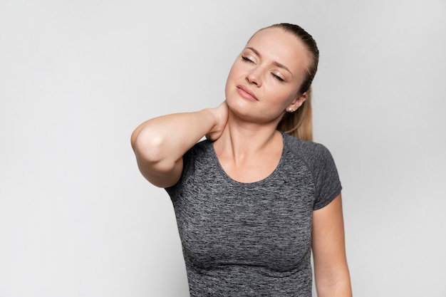 Free photo front view of woman with neck pain