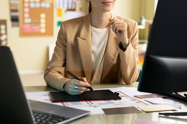 Free photo front view woman working at desk