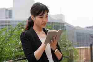 Free photo front view of woman writing in agena