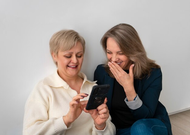 Free photo front view women reading  cellphone messages