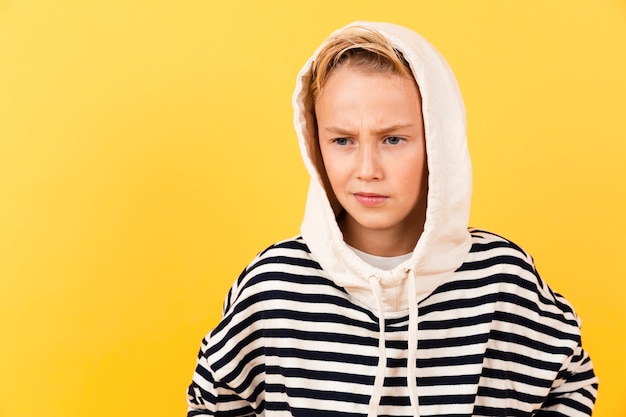 Free photo front view young boy wearing hoodie