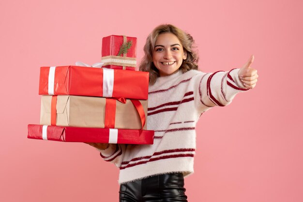 Free photo front view young female holding xmas presents