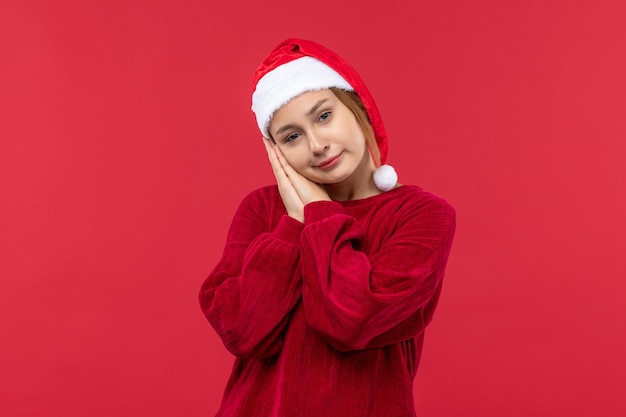 疲れて眠ろうとしている若い女性の正面図、クリスマス休暇赤