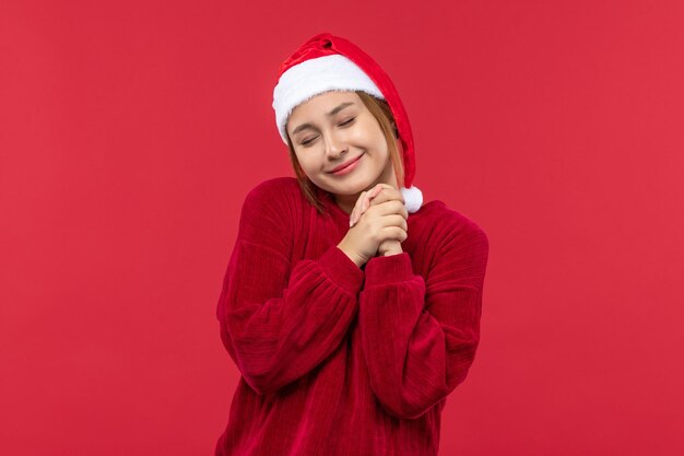 웃는 표정으로 전면 보기 젊은 여성, 크리스마스 휴일 빨간색