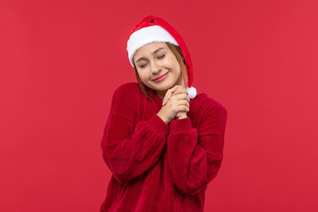 笑顔の表情、クリスマスホリデー赤の正面図若い女性
