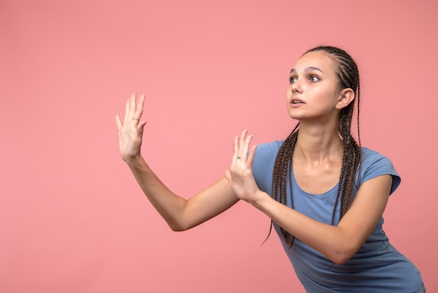 Free photo front view of young girl on pink