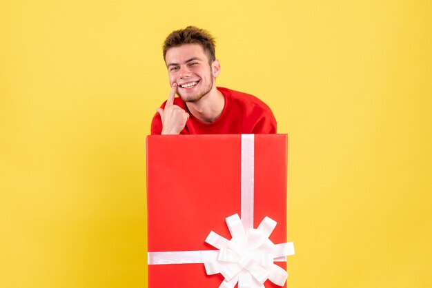 Free photo front view young male standing inside present box