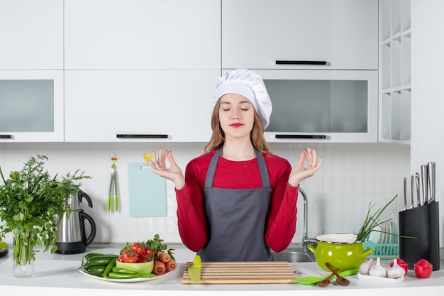 Free photo front view young woman in apron meditating