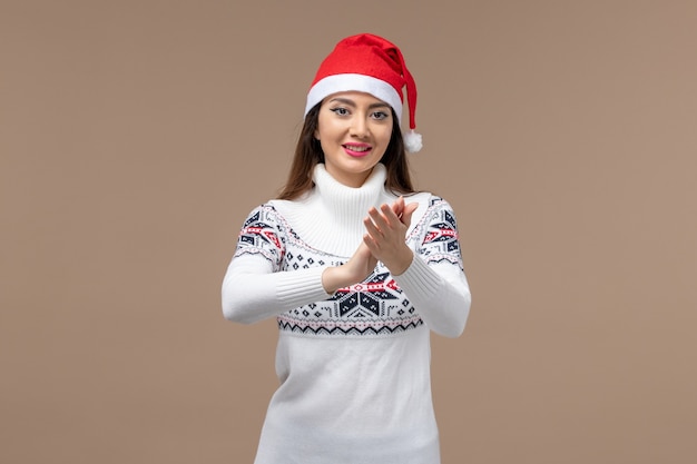 Free photo front view young woman clapping on brown space