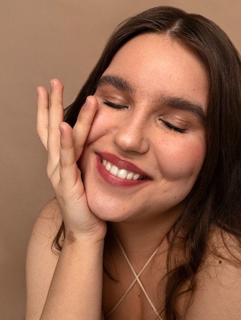 Free photo front view young woman posing in studio