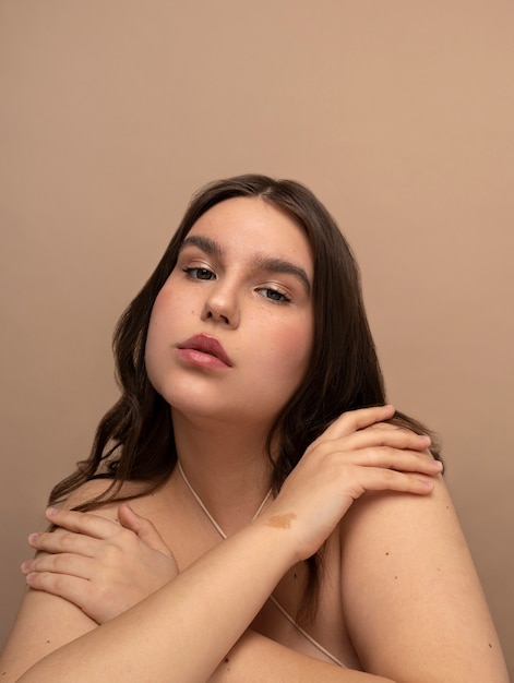 Free photo front view young woman posing in studio