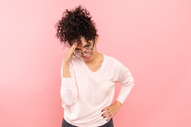 Front view of young woman stressed on pink wall