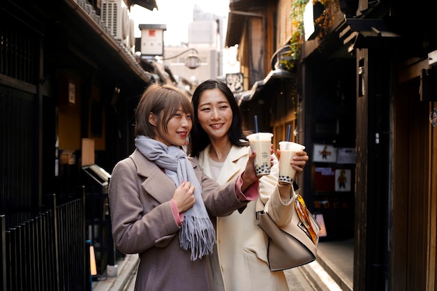 Free photo front view young women with bubble tea