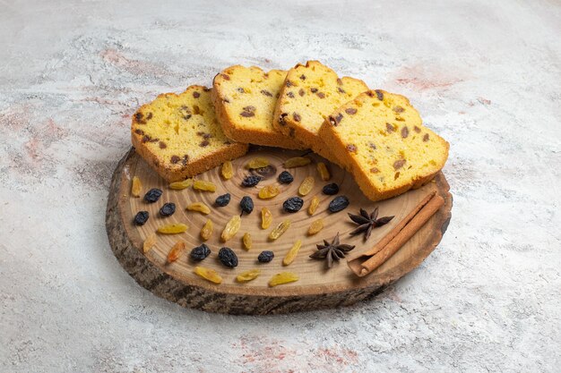 Front view yummy cake slices with raisins on light-white surface