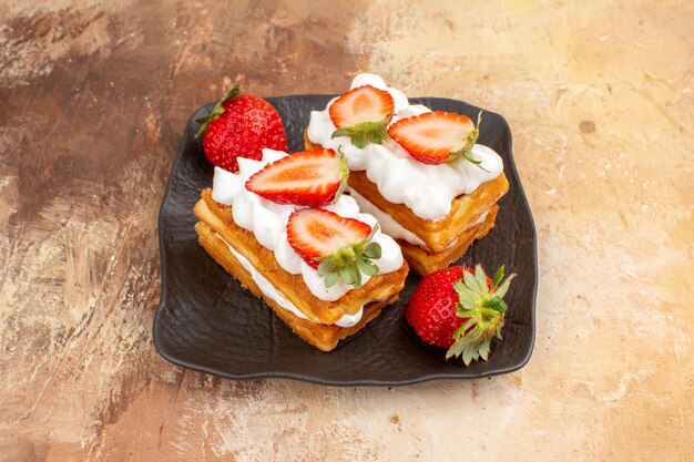 Front view yummy creamy cakes with fruits on light background