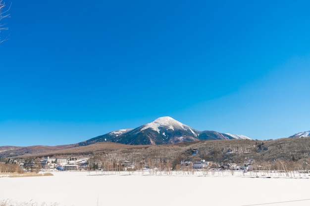 冬時間で凍った湖